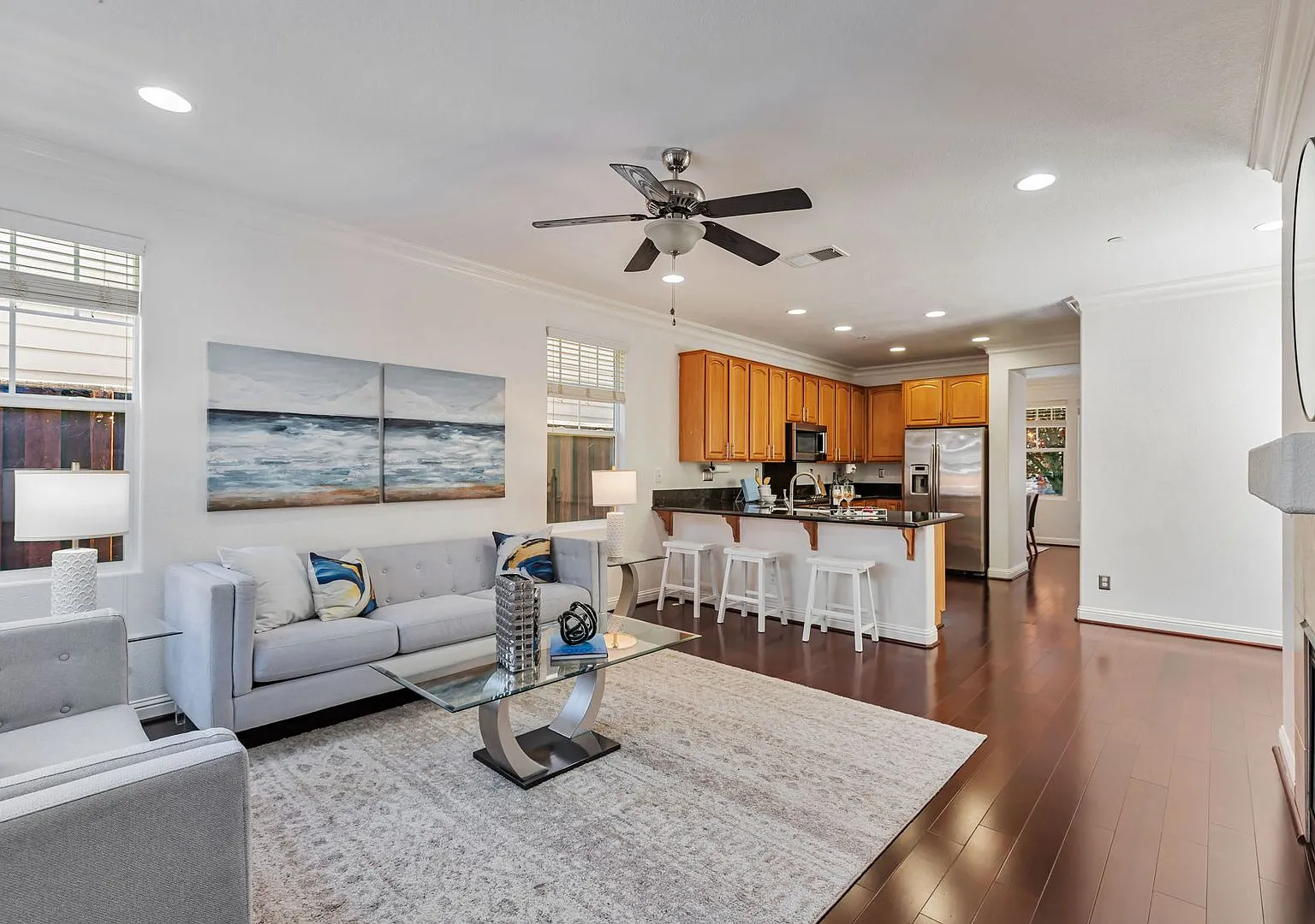$4495 - Modern and Comfortable 4 Br/3 Ba home in the quiet Foothills of West Gilroy — Photo 3
