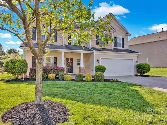 3rd image of 6115 The Meadows Ln