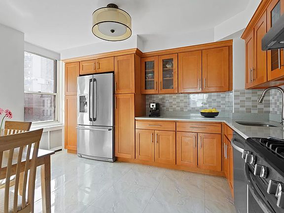 4th image of 400 E 85th St APT 5L