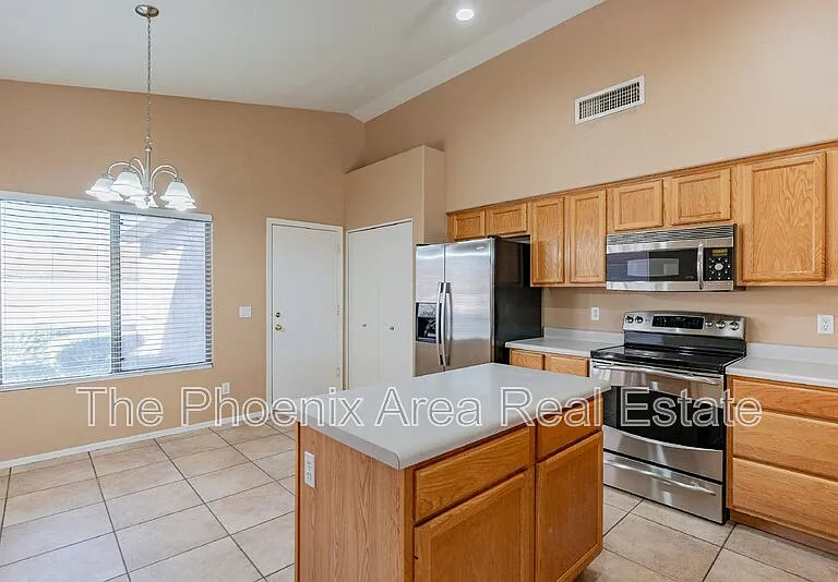 1261 N Balboa Dr — Photo 27