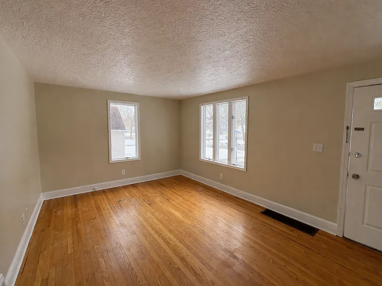 1293 Leonora Ave — Photo 4