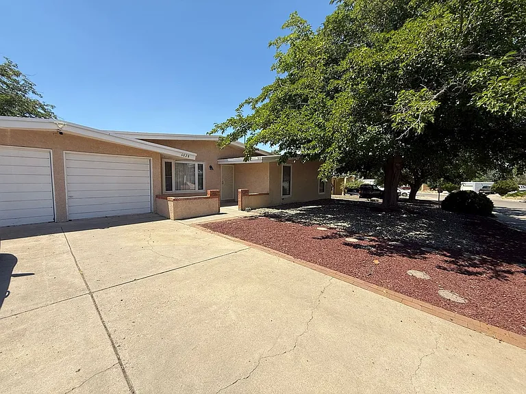 6028 Downey St NE — Photo 27