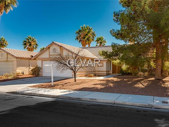 3rd image of 4421 Summer Glen Ln