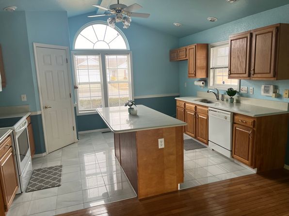 3123 Brookstone Dr, Danville, IL 61832