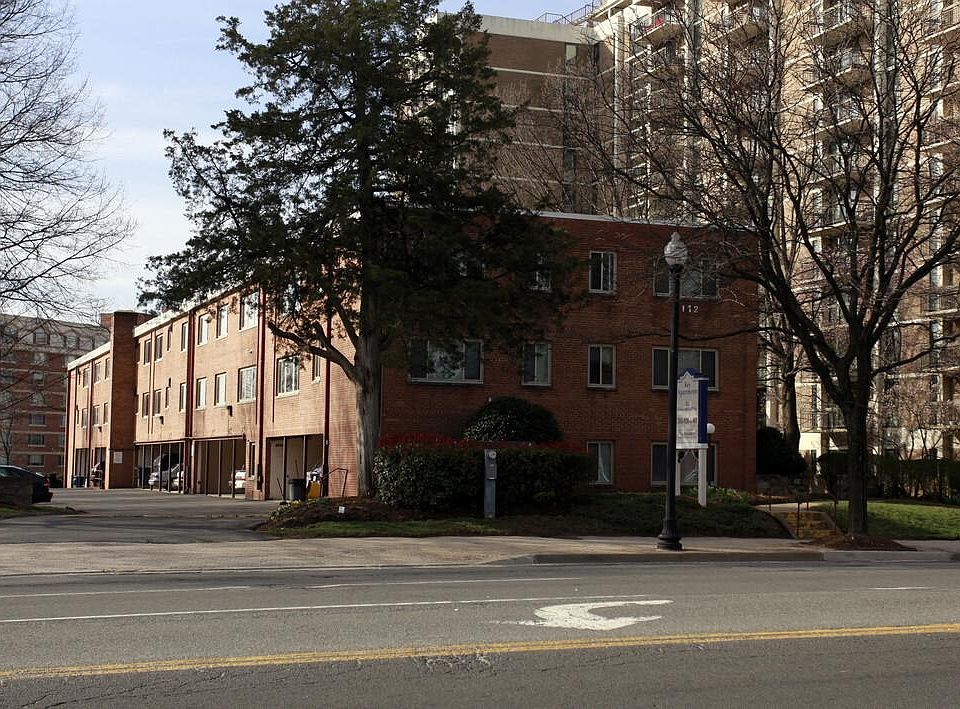2nd image of 2112 Columbia Pike #C04