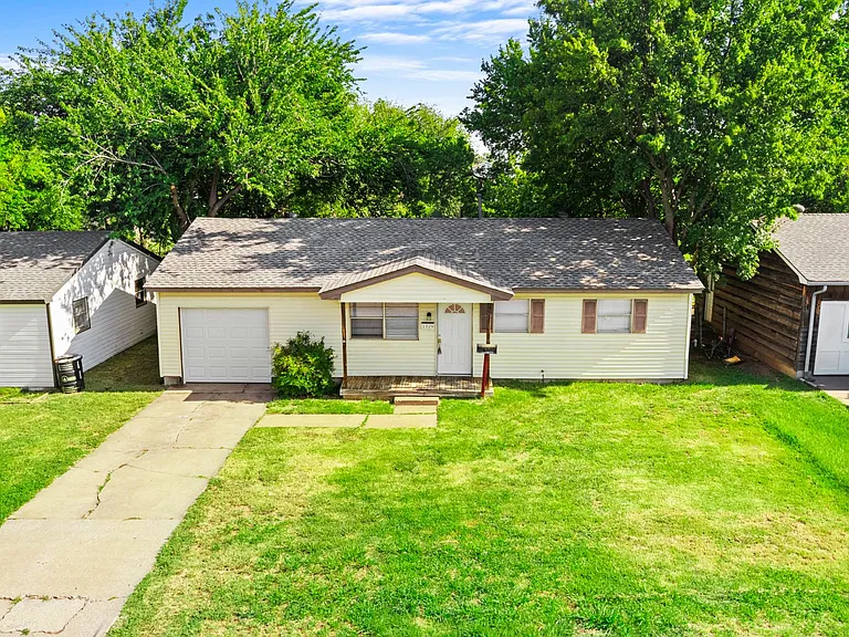 1029 Hoyt Ave — Photo 32