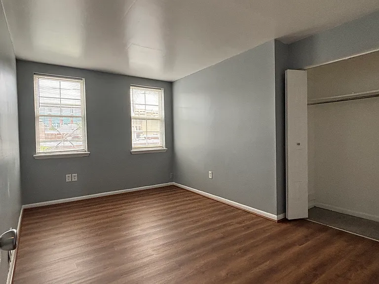 922 W Lombard St — Photo 8