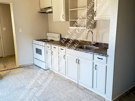 3rd image of 309 N 3rd St APT 5