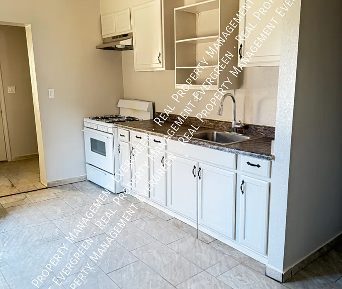 309 N 3rd St #5 — Photo 3
