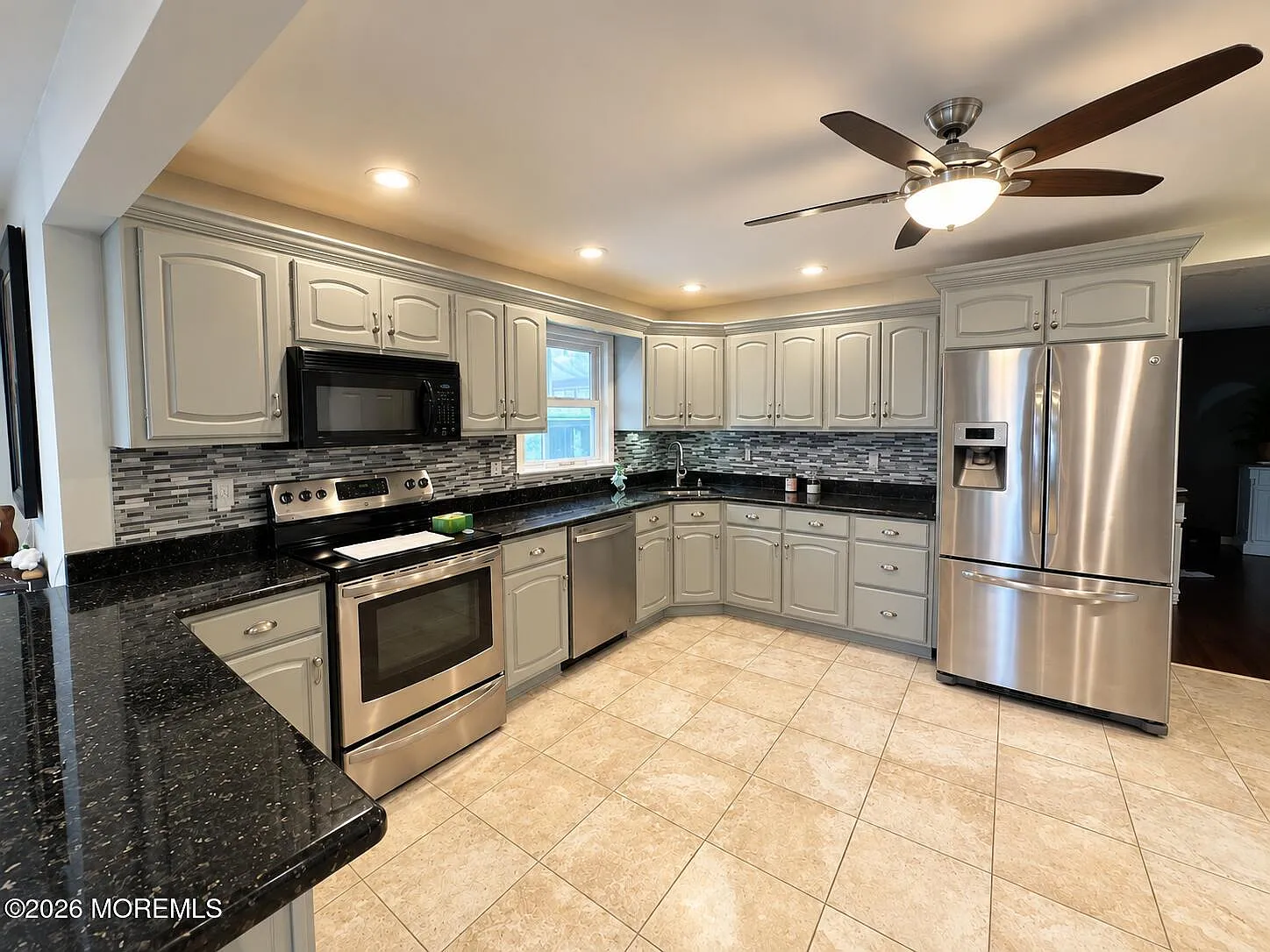 3 bed, 1.5 bath, 1284 sqft, $4,000 — Photo 2