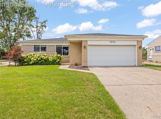 38735 Summers St, Livonia, MI