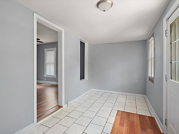 4th image of 847 Bowditch Ave
