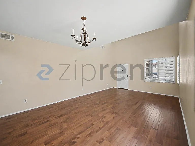 294 Kieswetter St — Photo 10