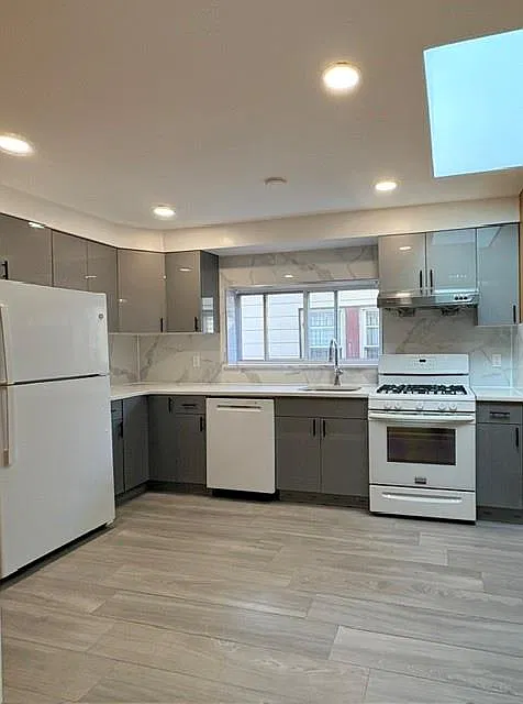 8671 20th Ave — Photo 1