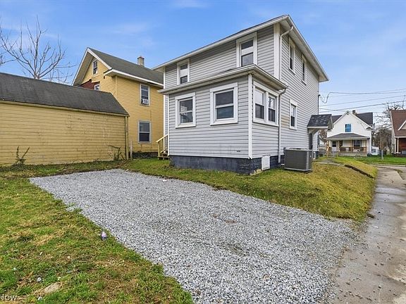 3rd image of 384 Mary St