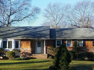 88 Brunswick Rd, Ronkonkoma, NY 11779