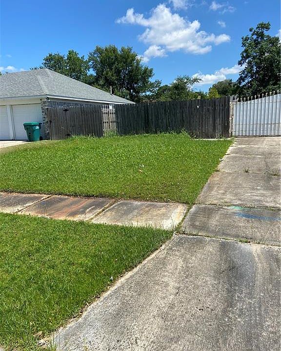 1st image of 326 Westminster Dr