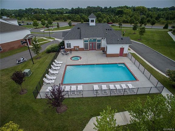 4th image of 7388 Pebble Lake Dr #4