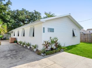 517 State St, Bay Saint Louis, MS 39520