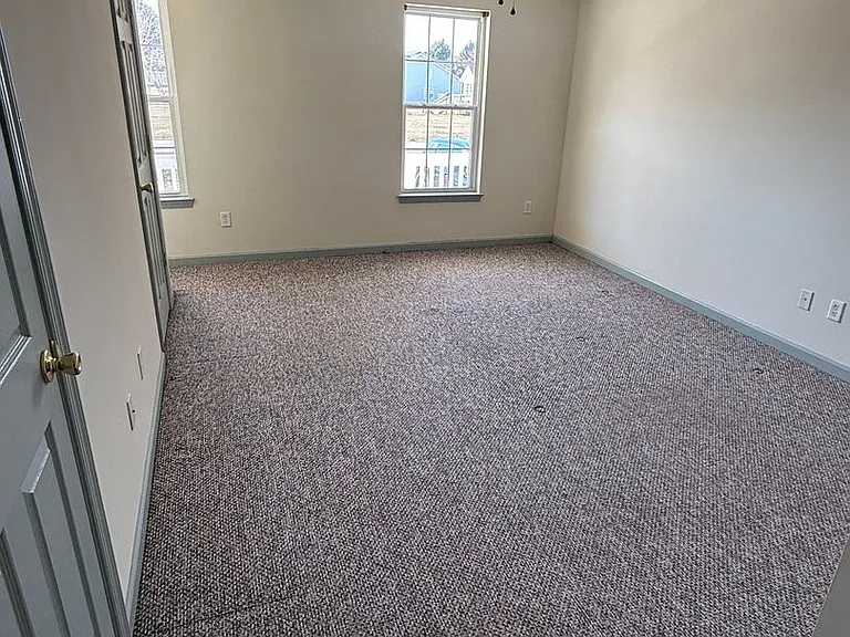 105 Taylors Ct — Photo 8