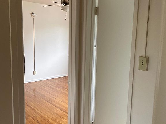 4th image of 3214 S Barrington Ave #H