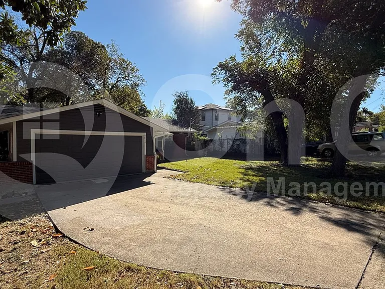 4014 Sun Valley Dr — Photo 2