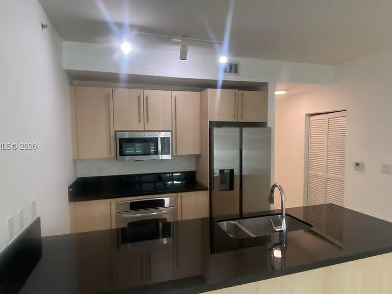 1111 SW 1st Ave #2016 — Photo 8