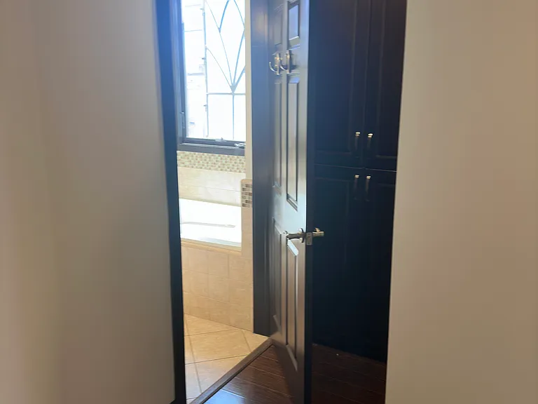 1138 Glenville Dr — Photo 3