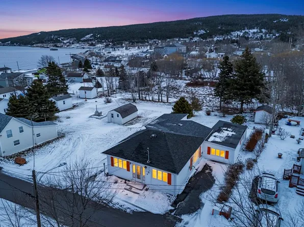 5 Butt's Avenue, Carbonear, NL A1Y1A3
