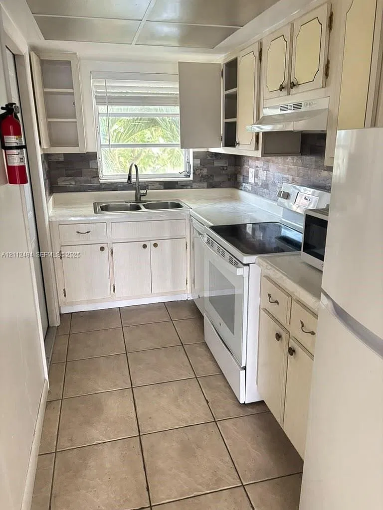 Village At Dadeland Condo — Photo 1
