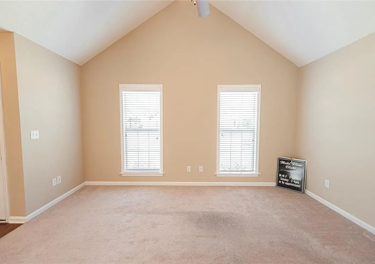 6317 Burbank Crossing Loop — Photo 3