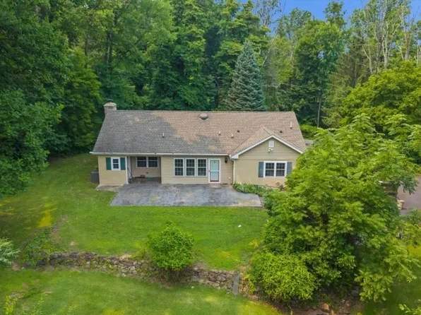 3 Walden Rd, Holland Twp., NJ 08848