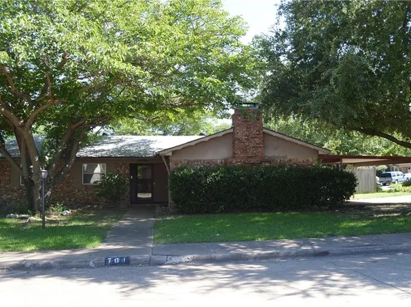 701 San Carlos Dr, Grand Prairie, TX 75051