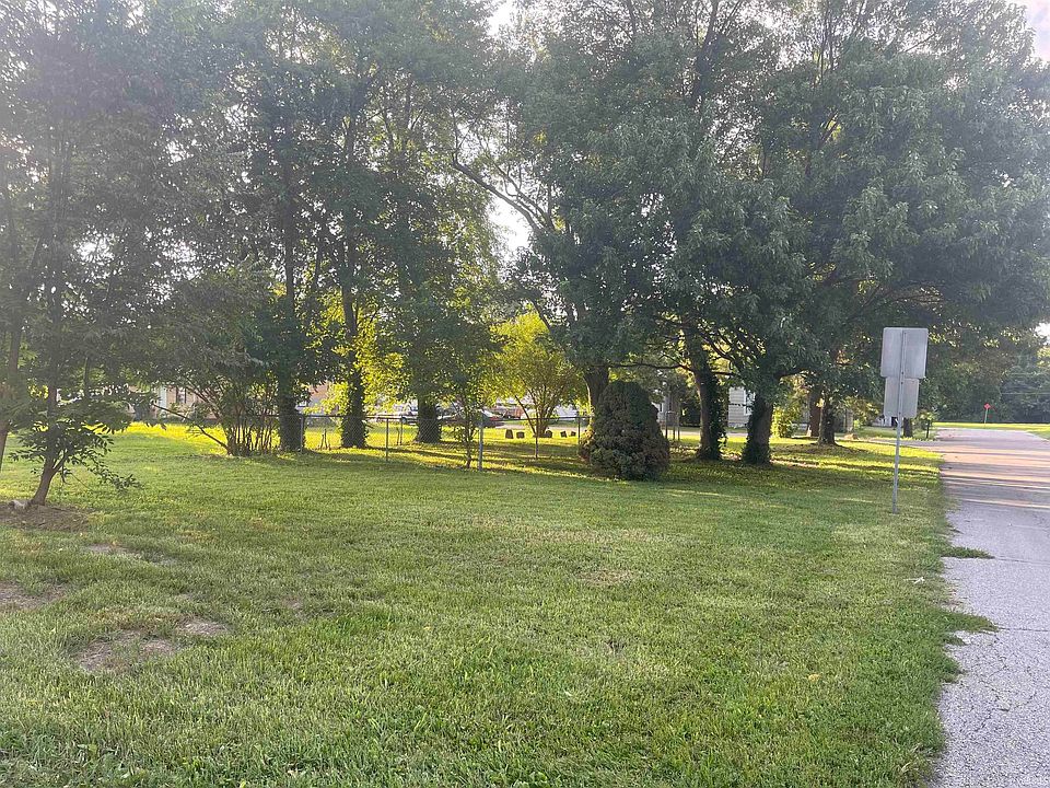 2nd image of 700 W 8th St