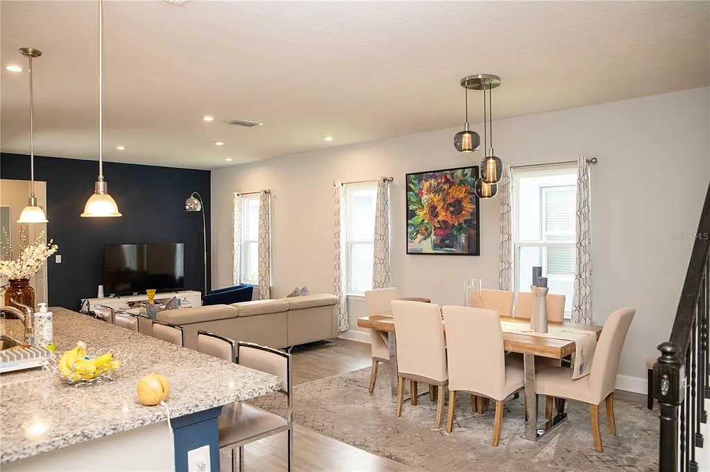 3 bed, 2.5 bath, 2128 sqft, $3,000 — Photo 4