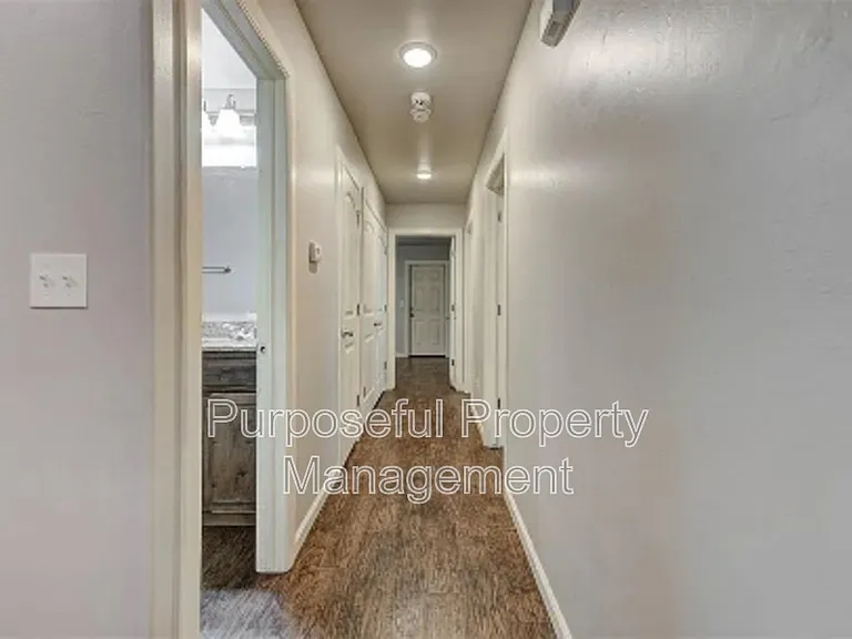 4313 Edinburg Way — Photo 16