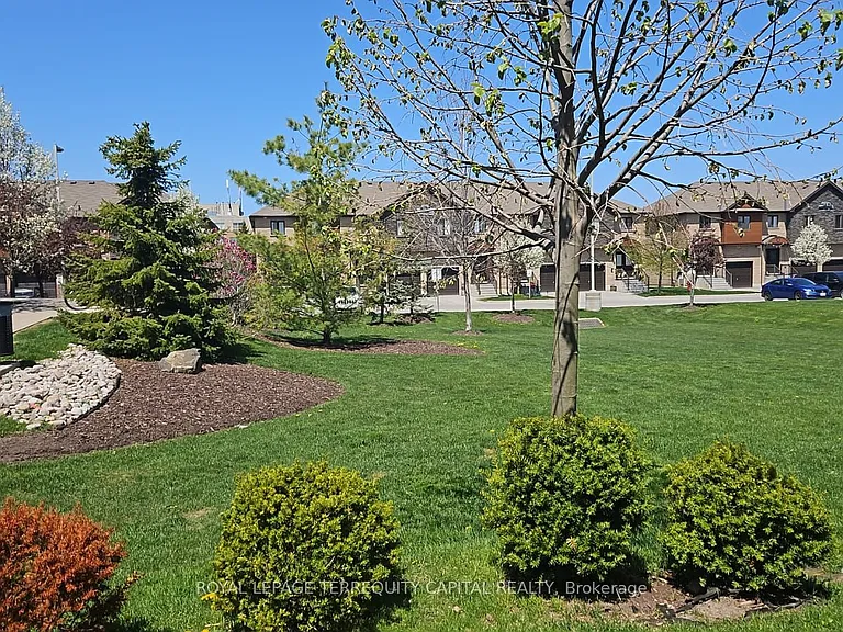 31 Madelaine Dr #6 — Photo 44