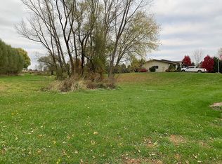 7156 E Shockey Rd, Ridott, IL 61067