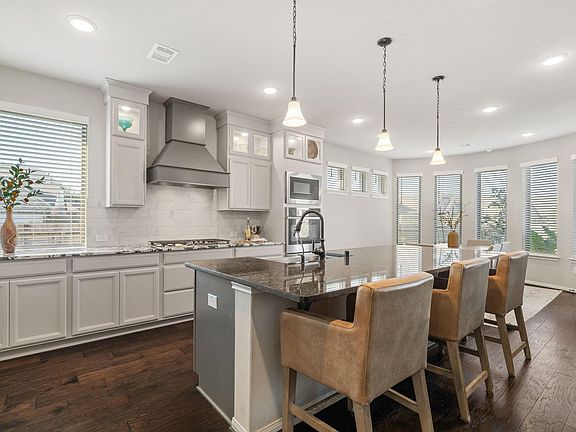 3rd image of 17525 Sunset Skies Rd