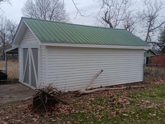 2nd image of 627 Collum Ln W