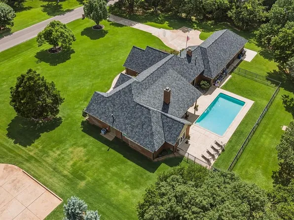 2013 Spirit Wood Ln, Edmond, OK 73025