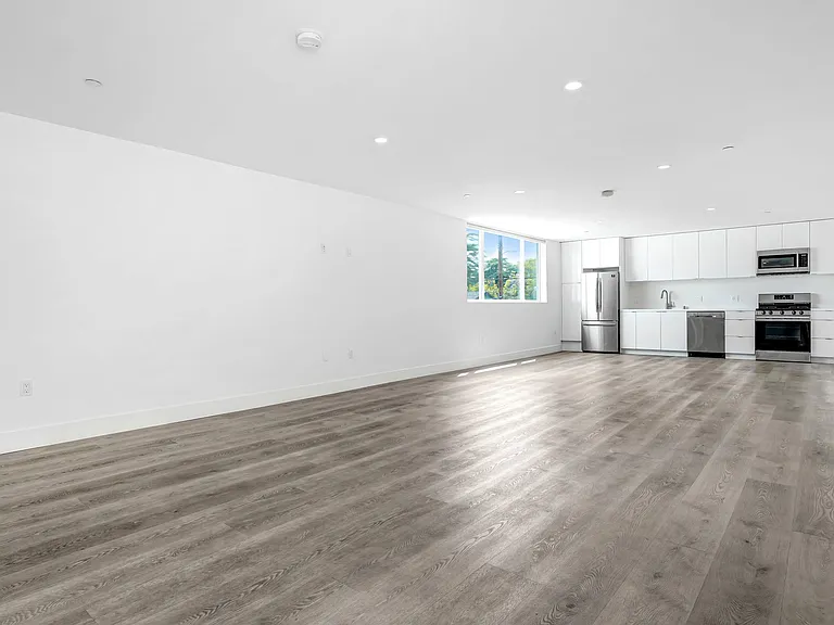 11700 Magnolia Blvd #210 — Photo 2