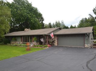 6089 Log House Rd, Hartford, WI 53027