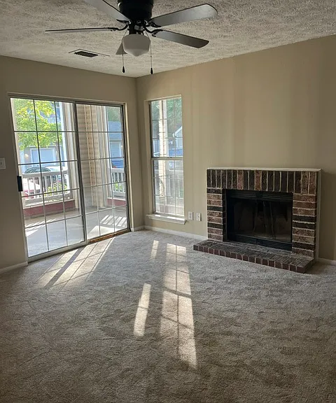 606 Squire Ln #G — Photo 6