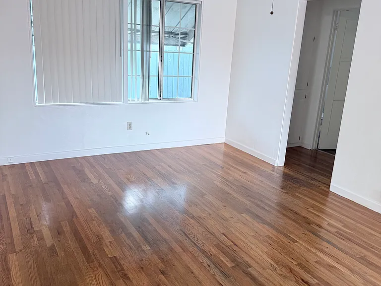 516 Claydelle Ave — Photo 8