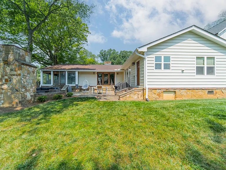 3147 Windsor Dr — Photo 40