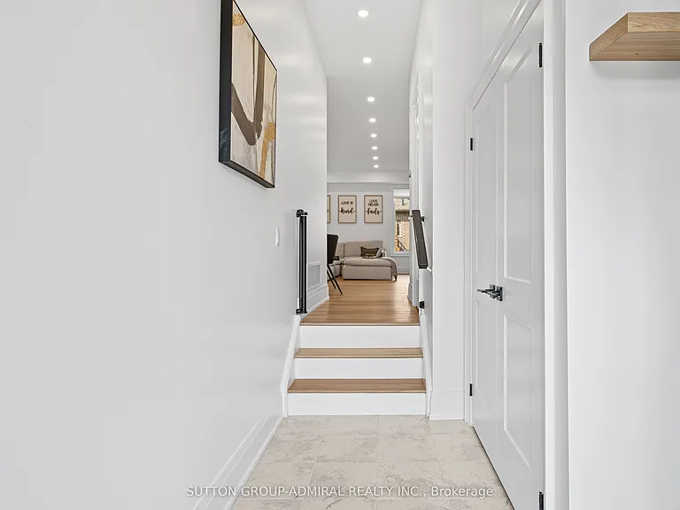 1026 Wright Dr — Photo 3