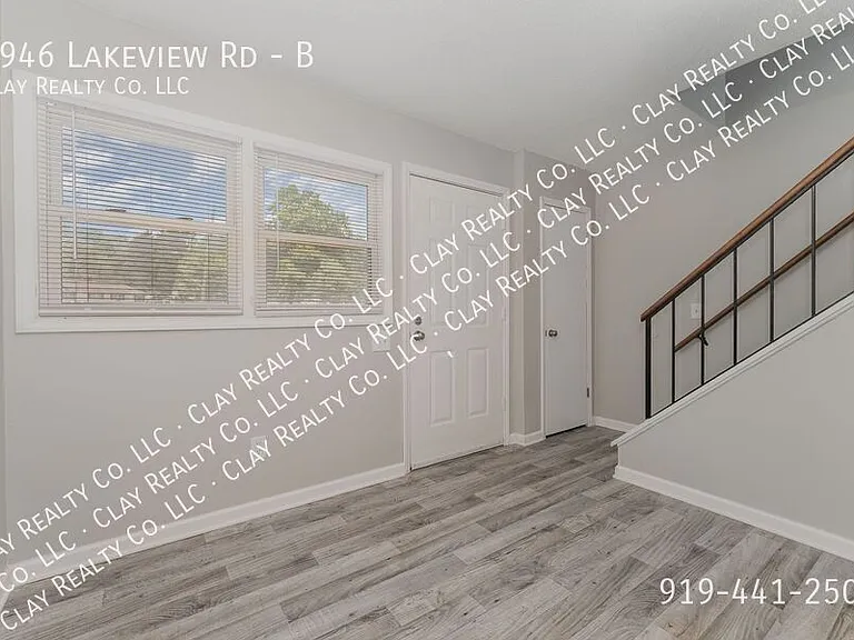1946 Lakeview Rd #B — Photo 2