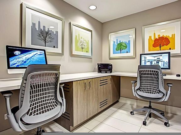 4th image of 2557 N Clark St #1207