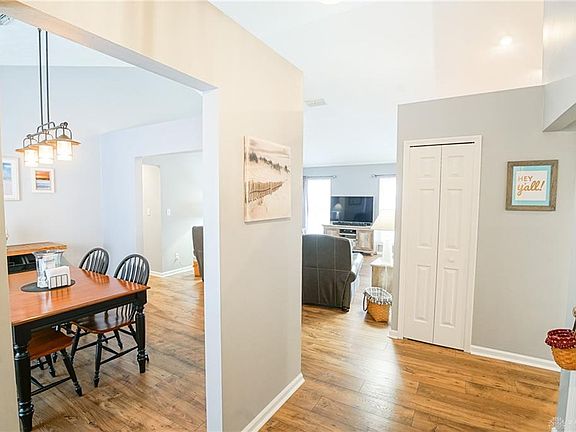 4th image of 2390 Ferndown Dr